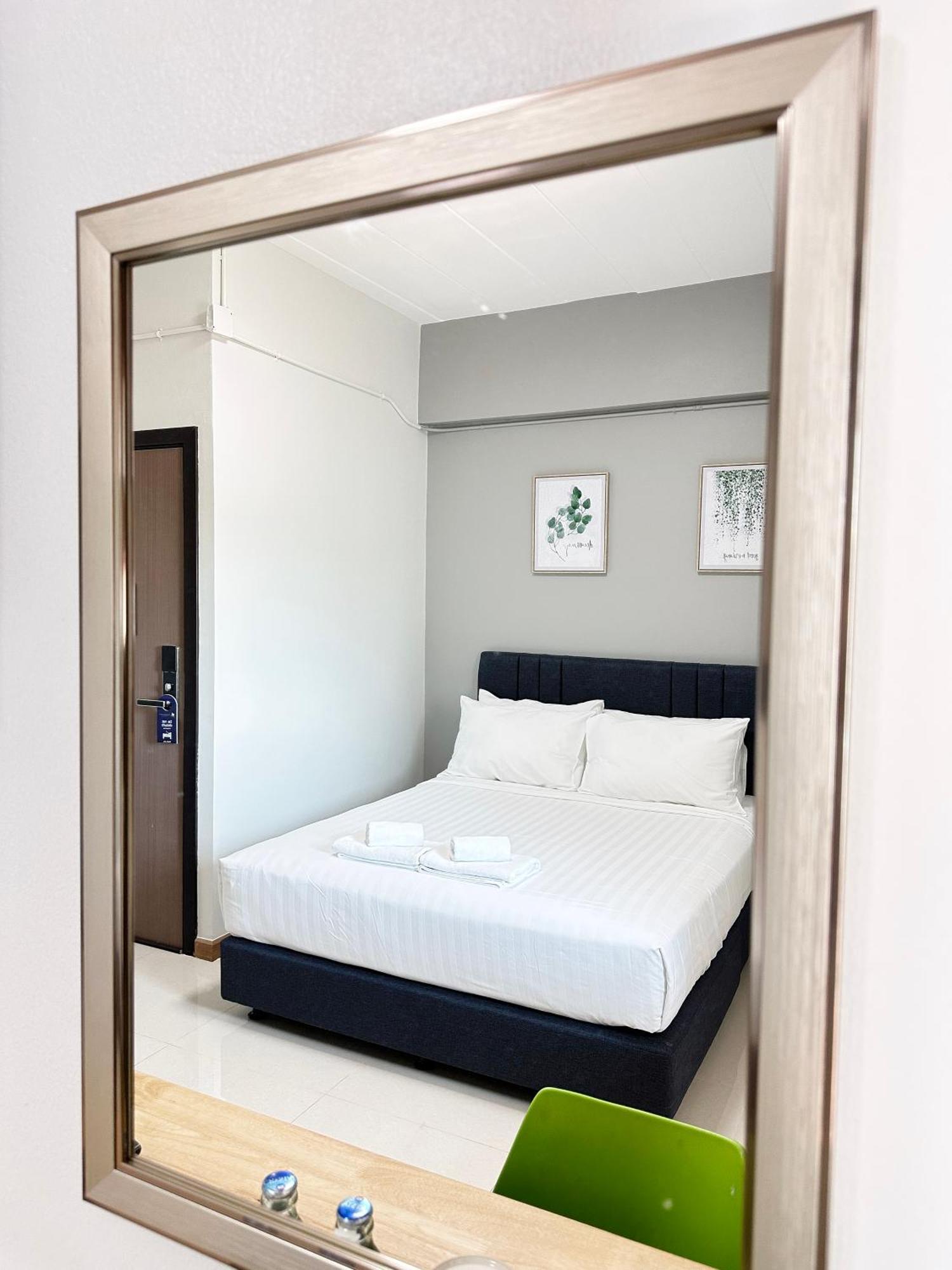 Queen Room with Garden View